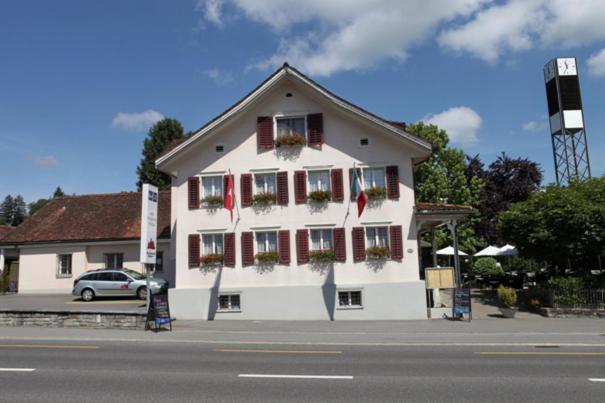 Hotel Ristorante Schloessli メッゲン エクステリア 写真